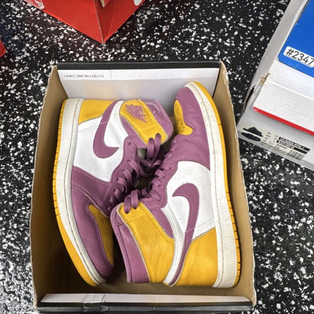 Jordan Air Jordan 1 Retro High OG 555088-706 Men's Sneakers Gold Bordeaux